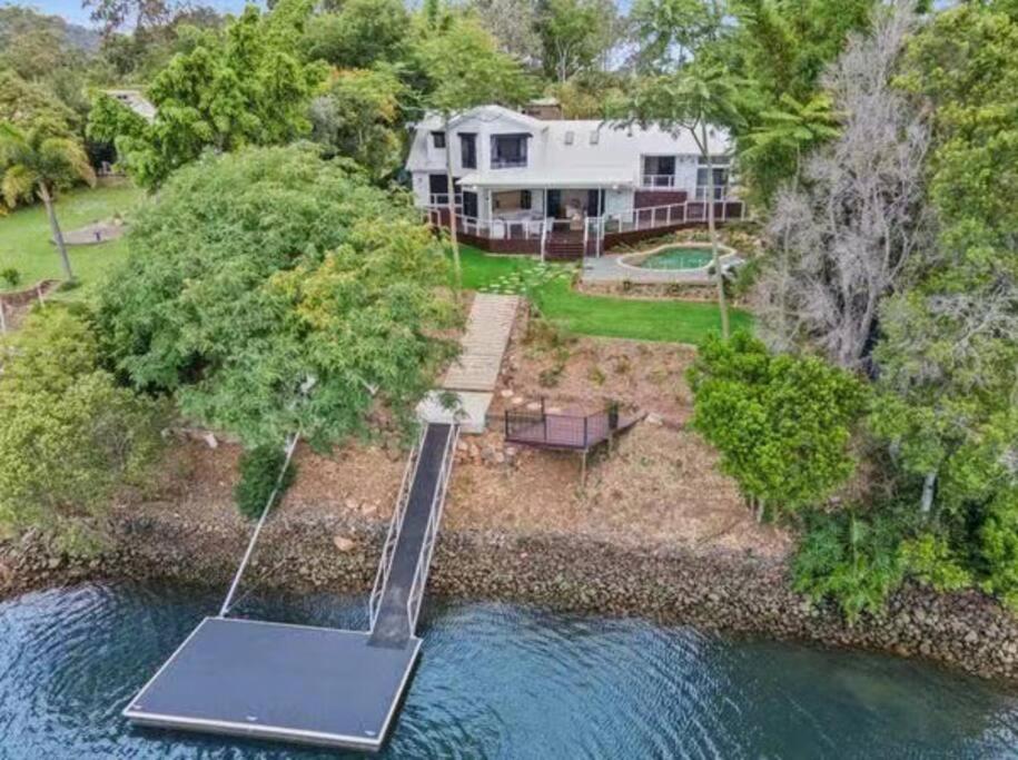 Unbeatable Riverfront Luxury Style House * Gold Coast