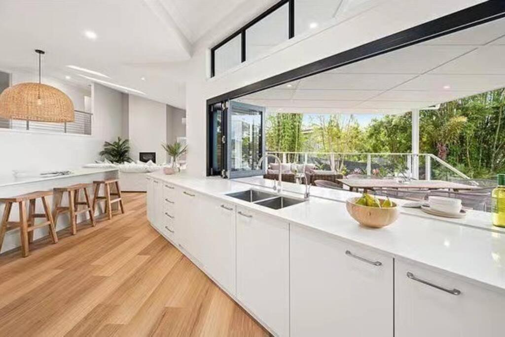 Unbeatable Riverfront Luxury Style House Gold Coast