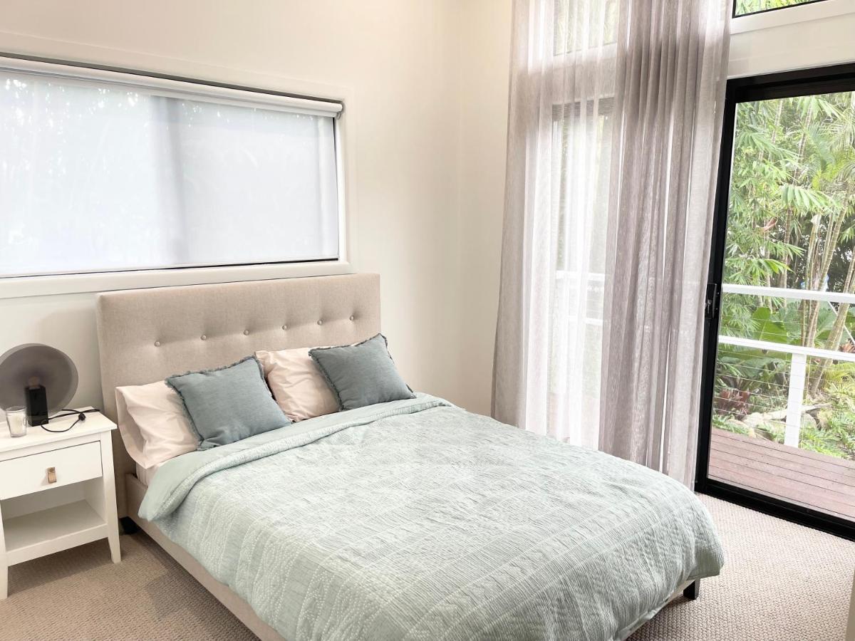 Unbeatable Riverfront Luxury Style House * Gold Coast