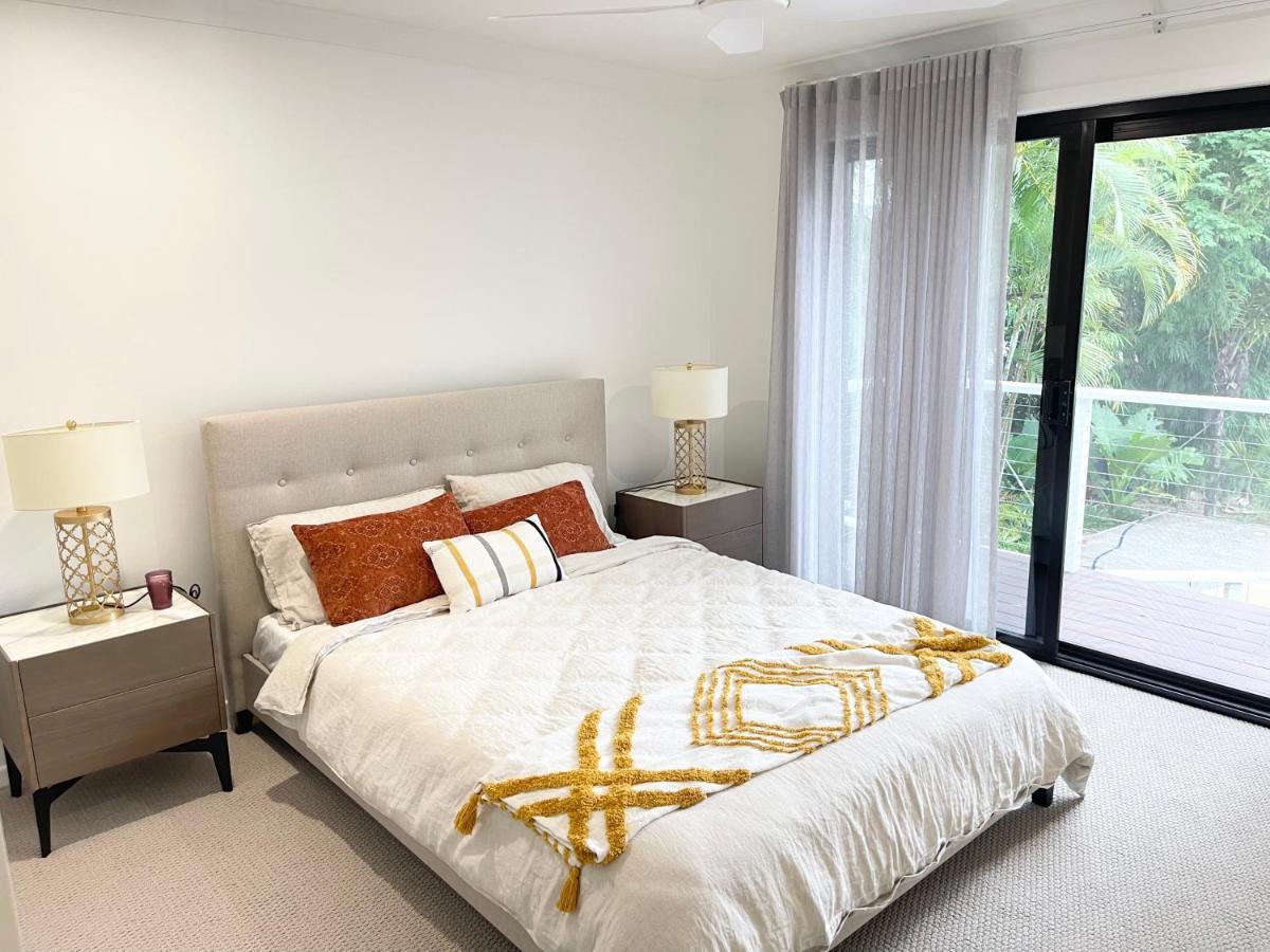 Unbeatable Riverfront Luxury Style House * Gold Coast