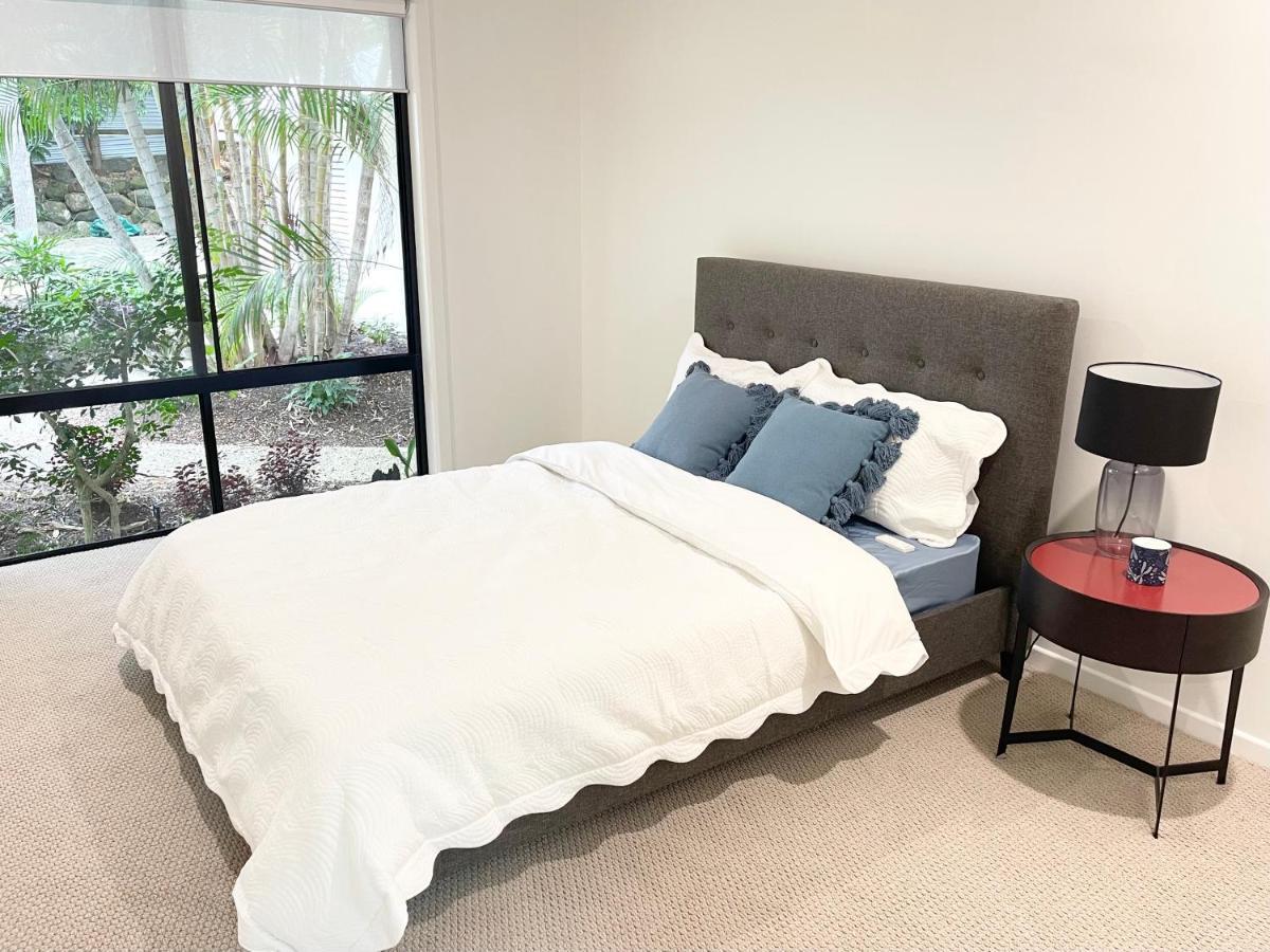 Unbeatable Riverfront Luxury Style House Gold Coast